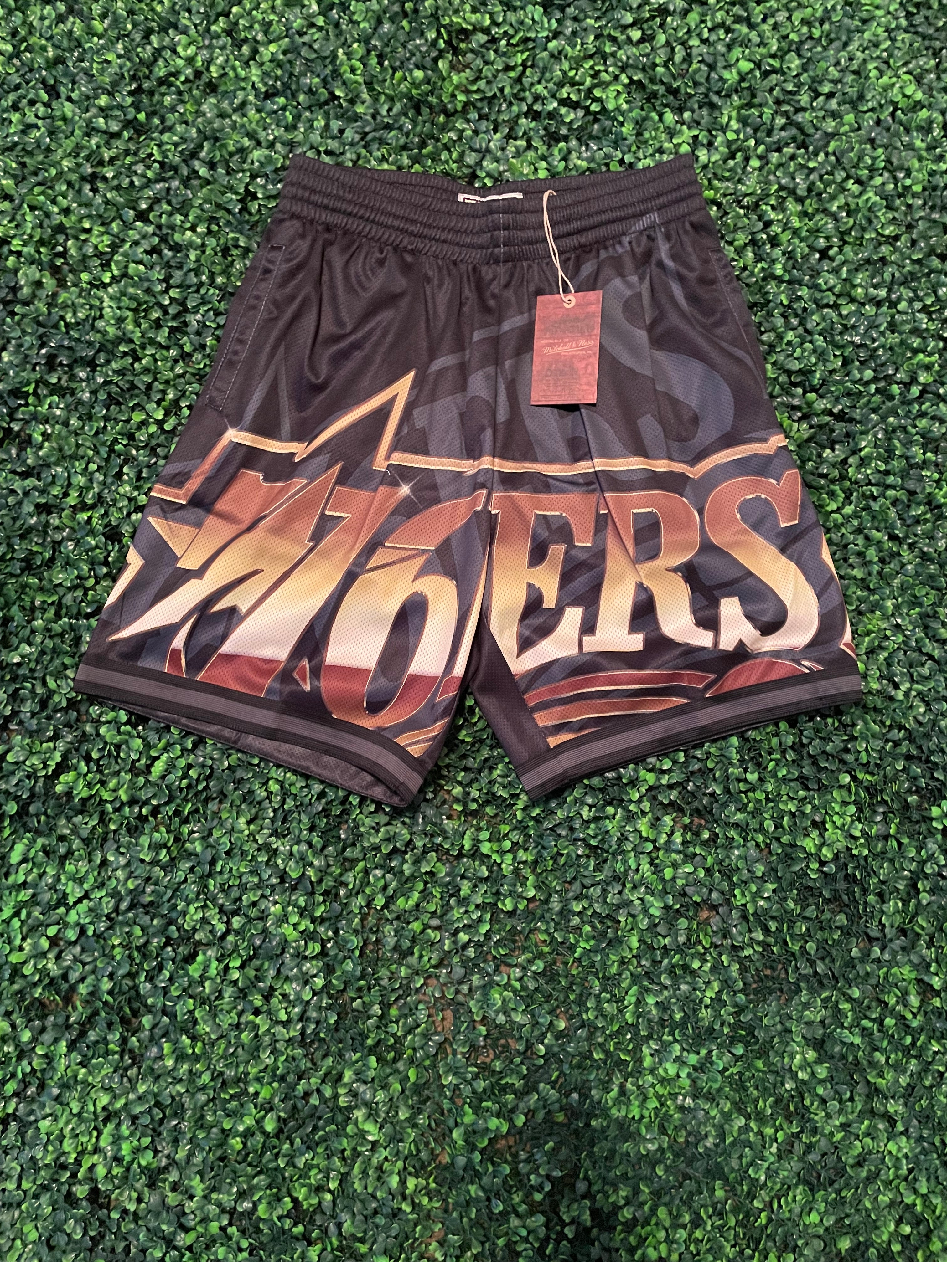 76ERS SHORTS – PLATINUMEYE