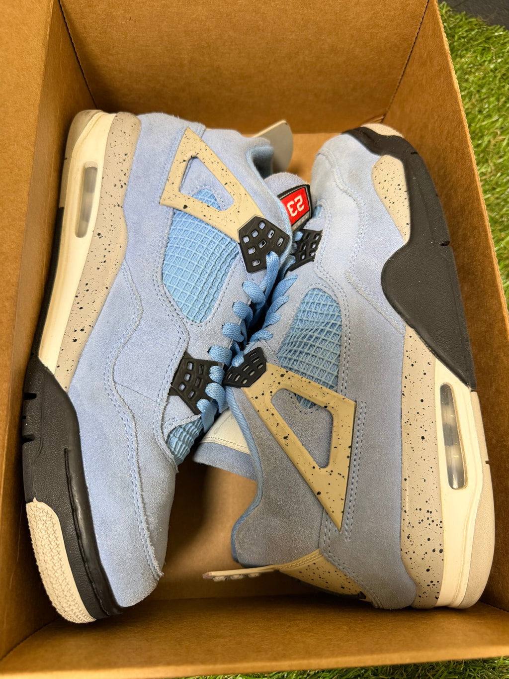 JORDAN 4 University Blue PREOWED NO BOX