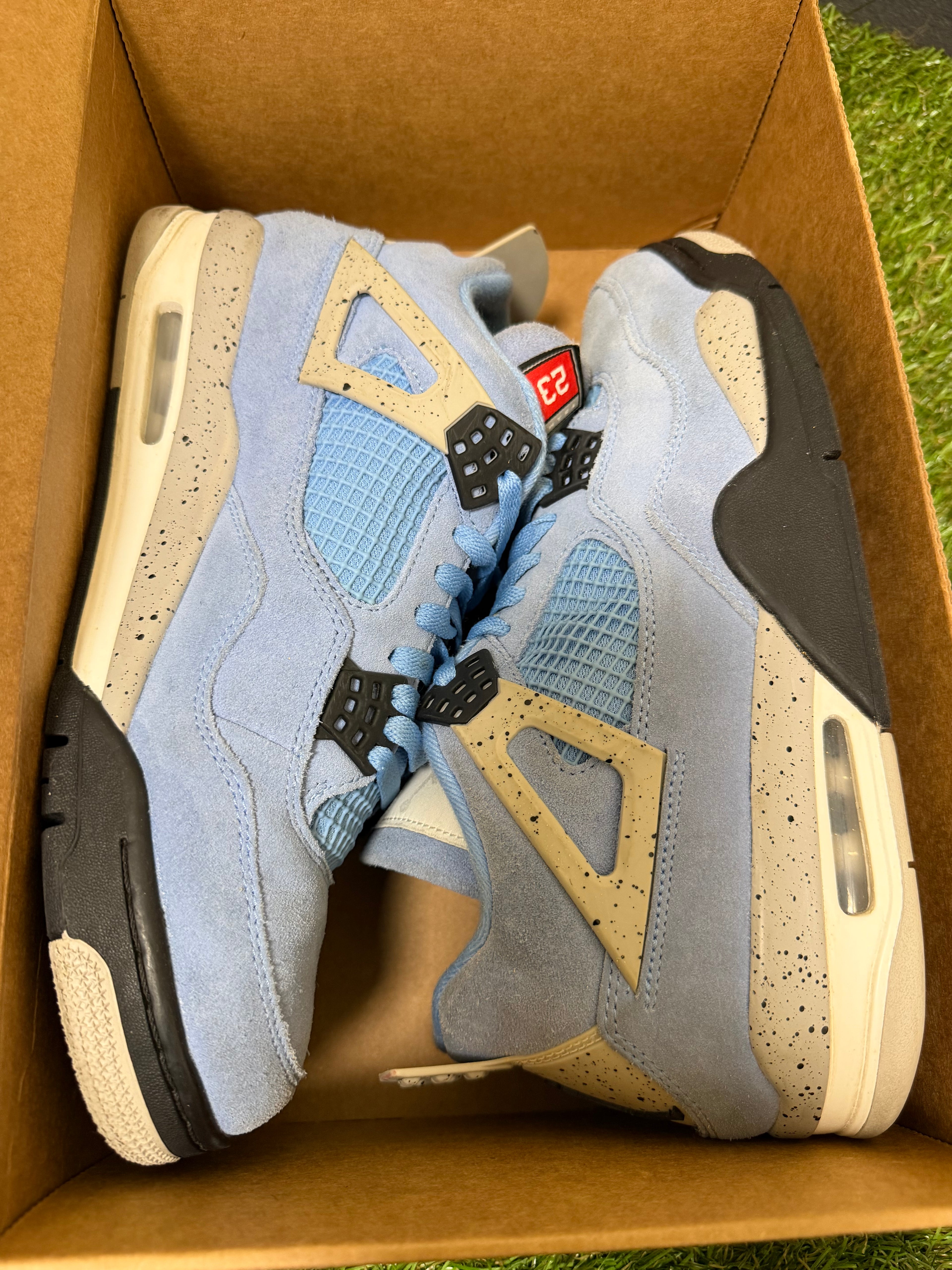 JORDAN 4 University Blue PREOWED NO BOX