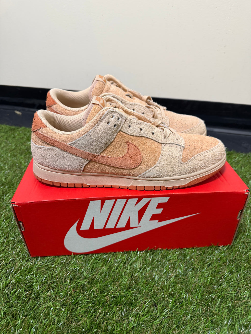 Nike dunks low preowned