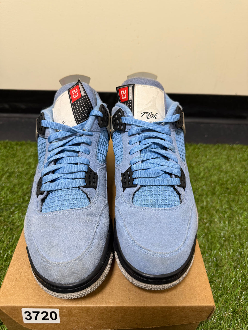 JORDAN 4 University Blue PREOWED NO BOX