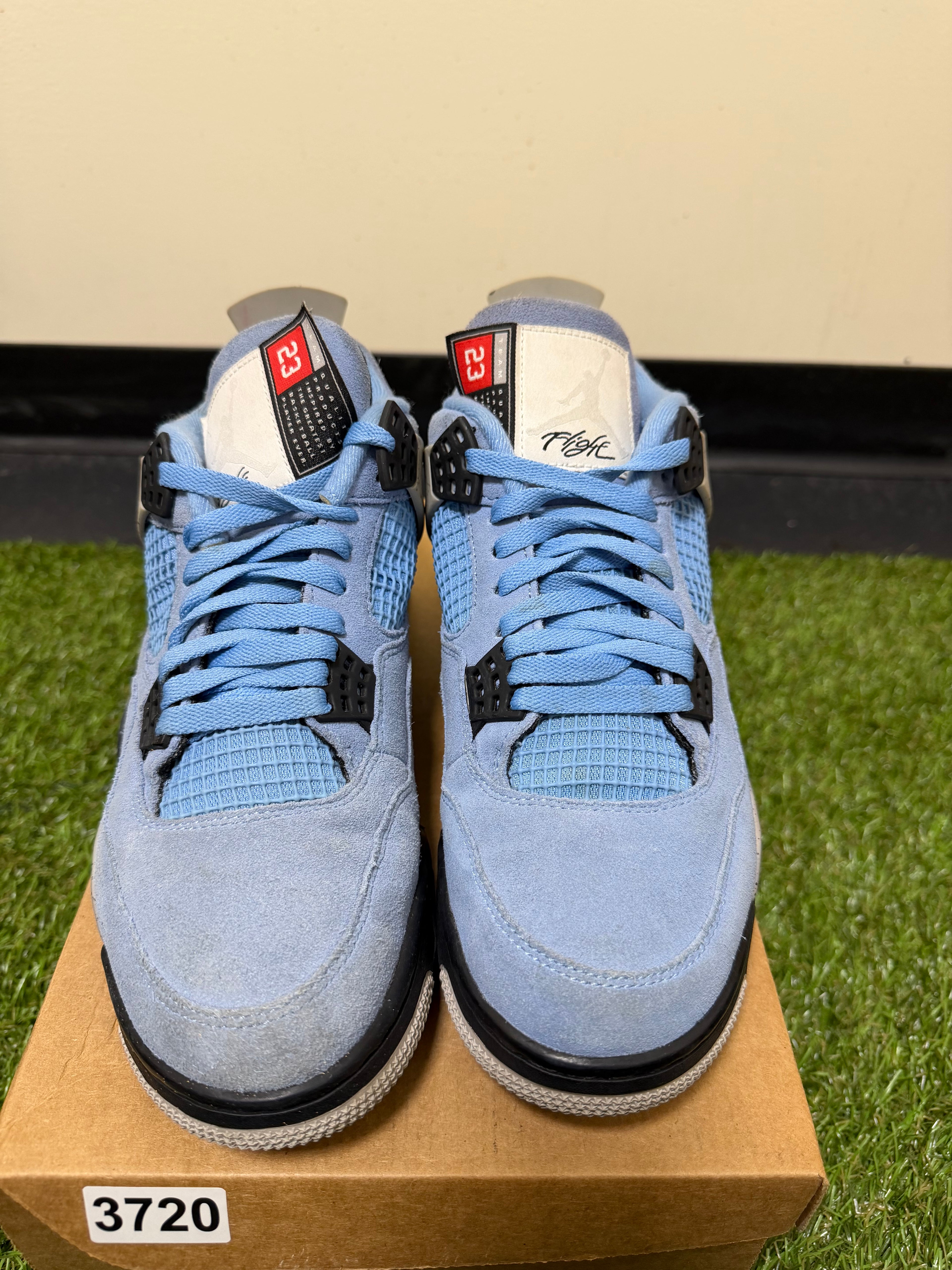 JORDAN 4 University Blue PREOWED NO BOX