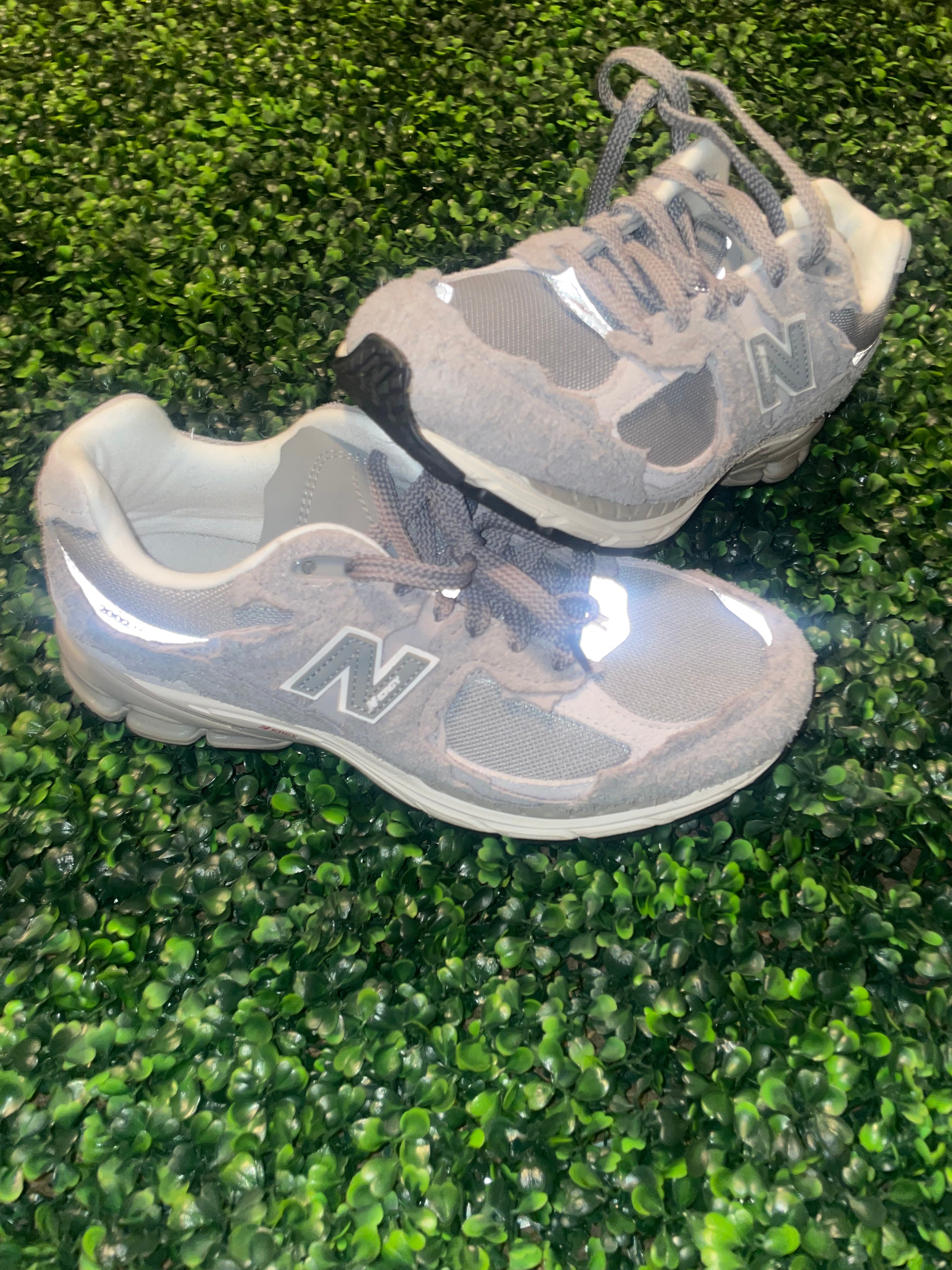 NEW BALANCE 2002RD PREOWED WITH BOX