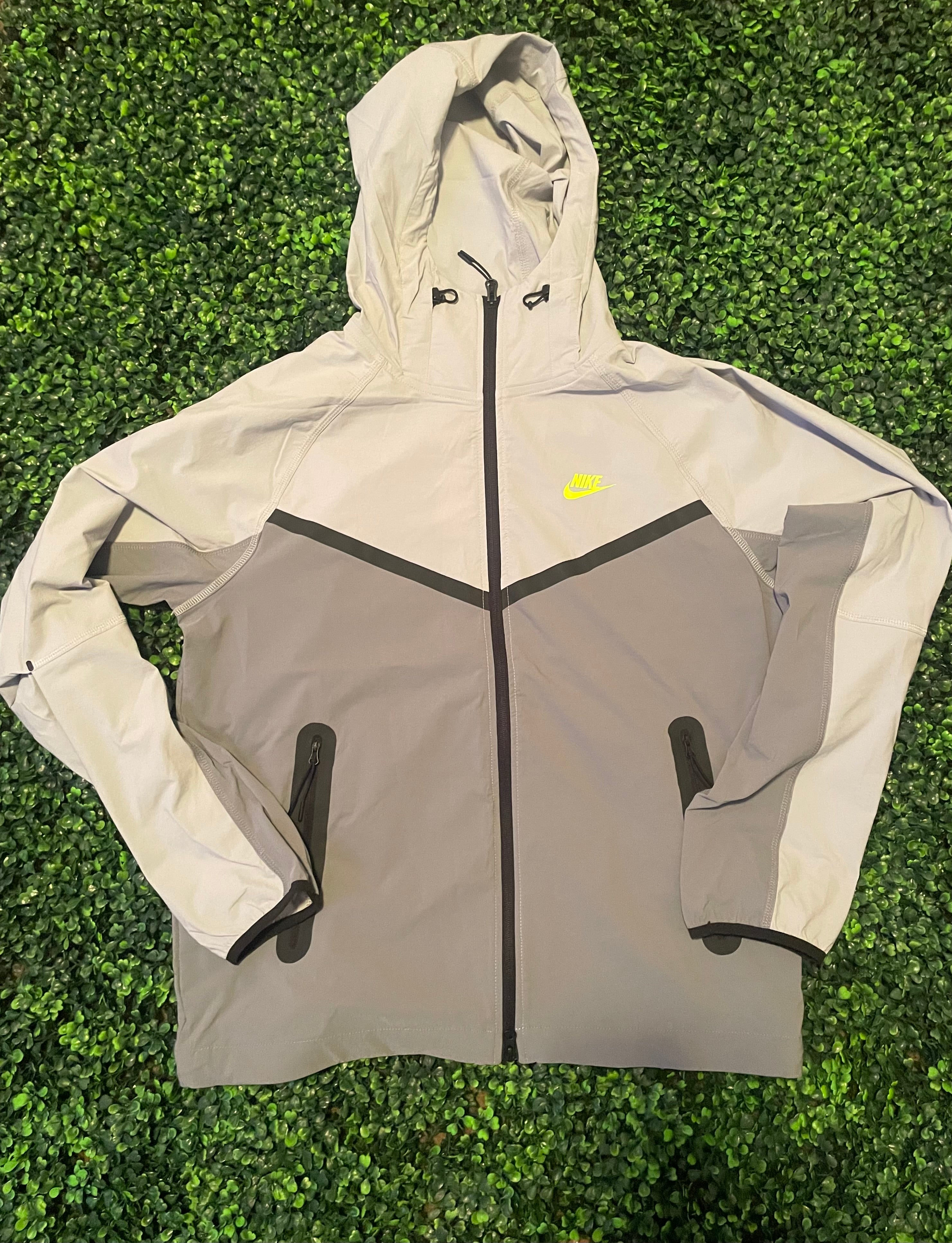 NIKE WINDBREAKER